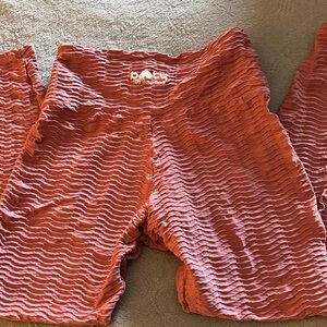 Booty by Brabants Textured Leggings - Rust Curvy